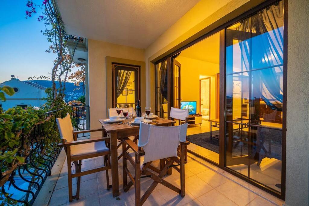 Azure Apartment With Sea View In カルカン エクステリア 写真