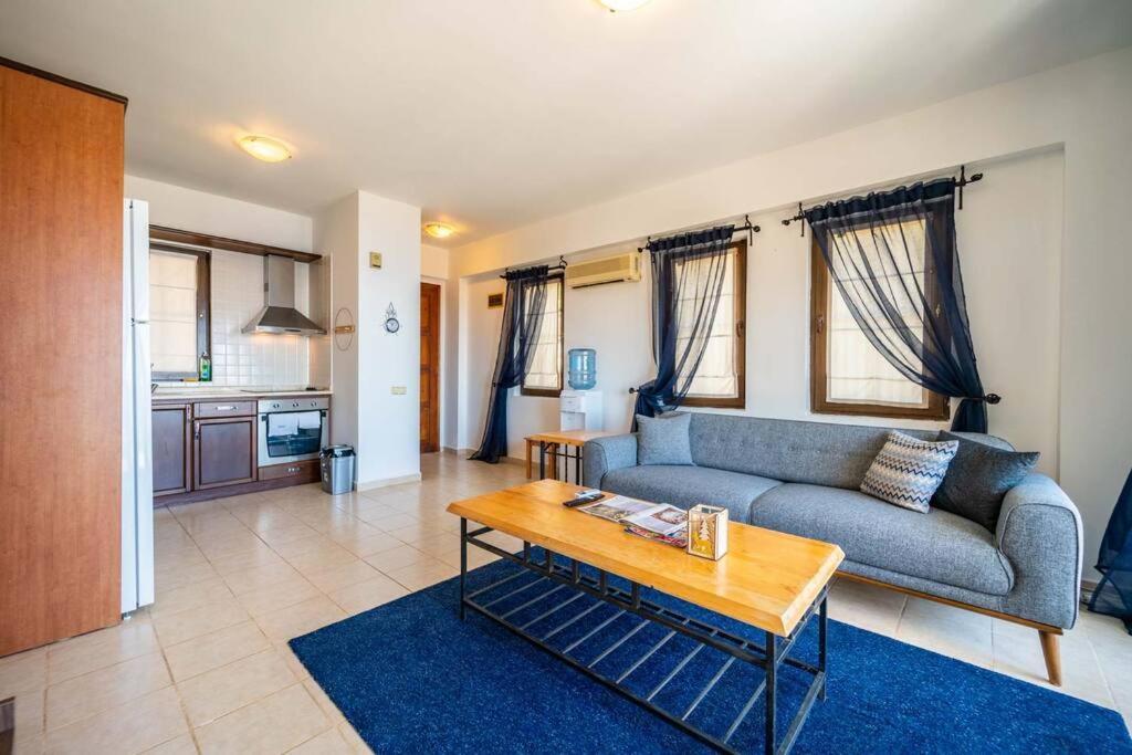 Azure Apartment With Sea View In カルカン エクステリア 写真