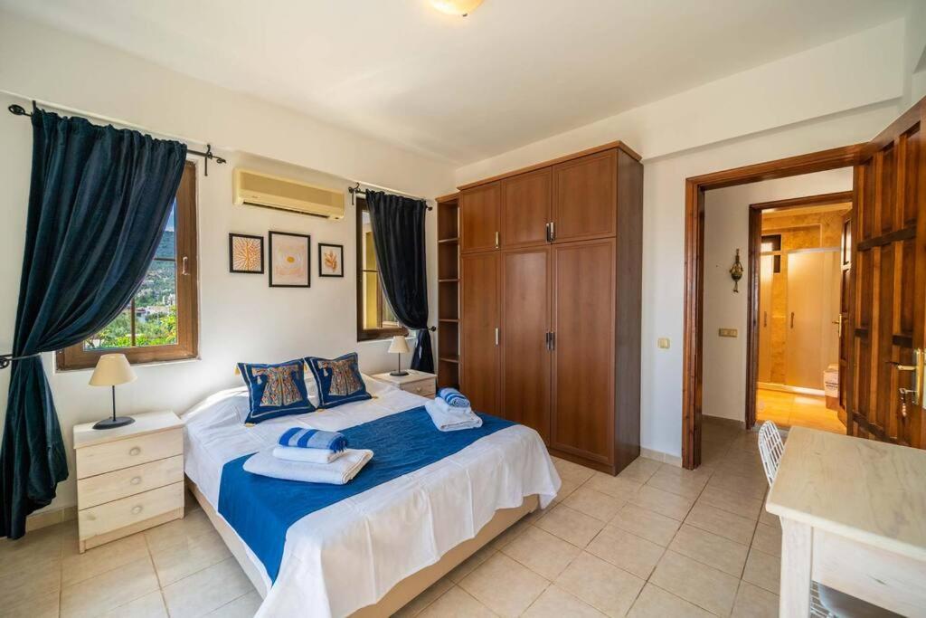 Azure Apartment With Sea View In カルカン エクステリア 写真