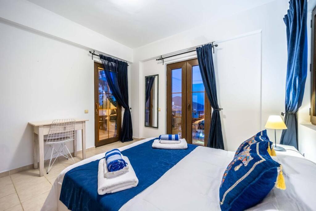 Azure Apartment With Sea View In カルカン エクステリア 写真