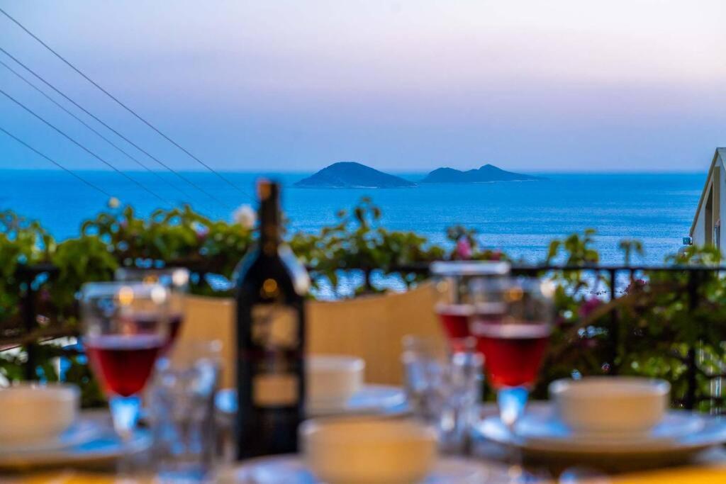 Azure Apartment With Sea View In カルカン エクステリア 写真