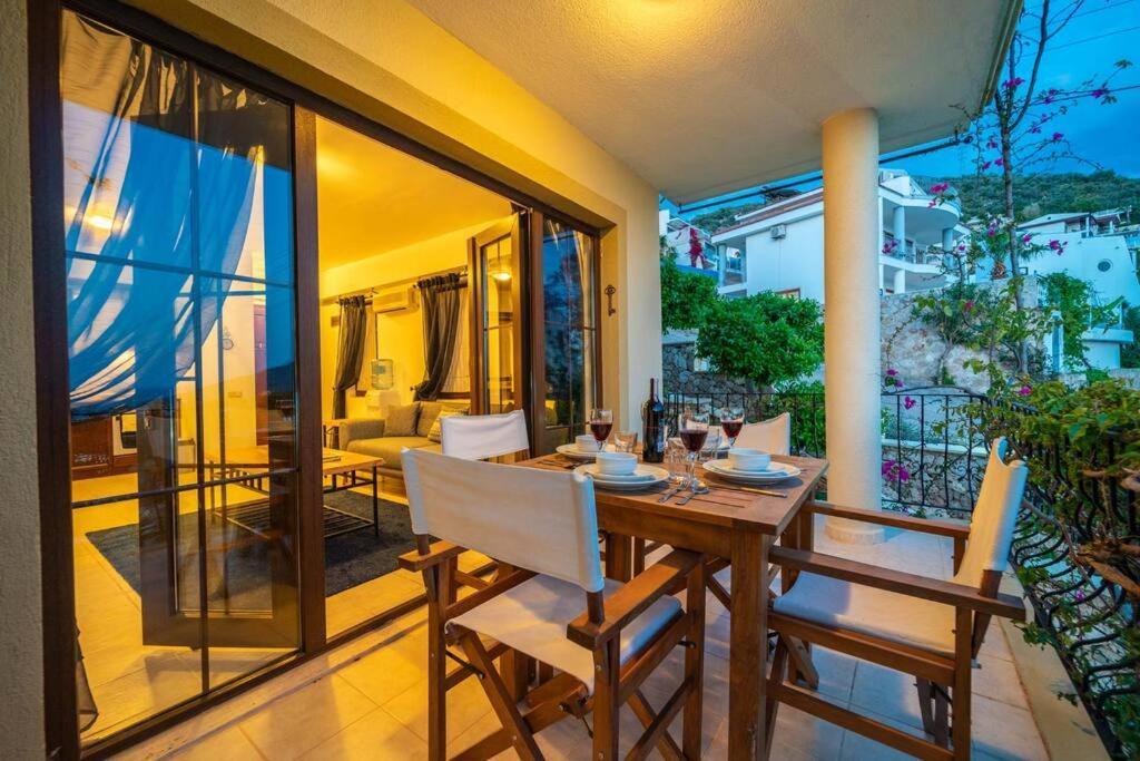 Azure Apartment With Sea View In カルカン エクステリア 写真