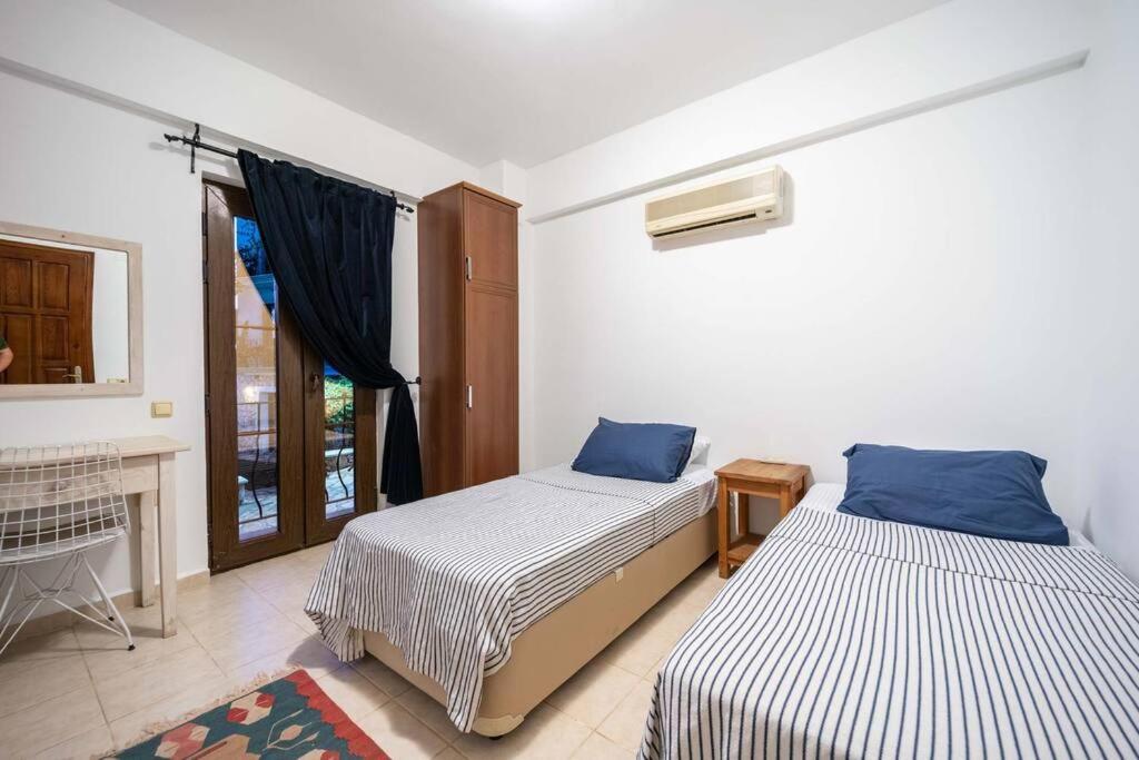 Azure Apartment With Sea View In カルカン エクステリア 写真